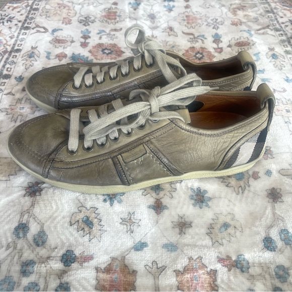 Burberry Low Top Leather Sneakers - Picture 2 of 16